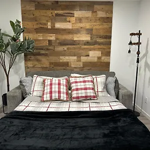 2-bed Rustic Charm Below , Calgary Canada